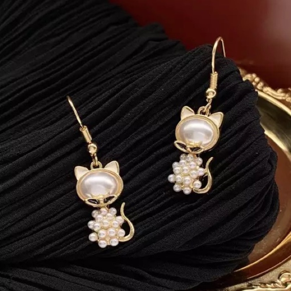 Kitty Cat Pearl Beaded Dangle Earring